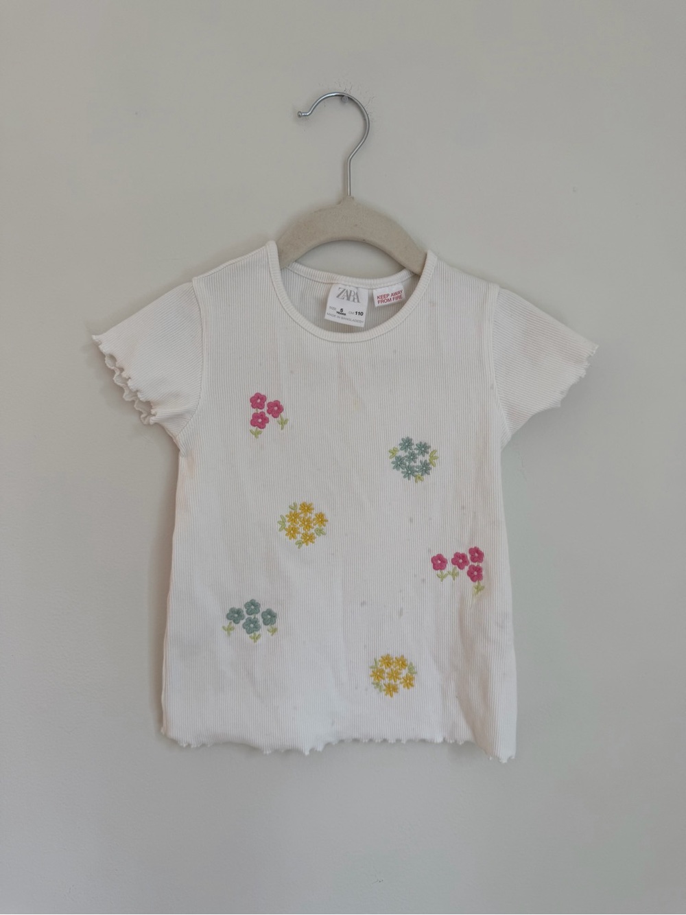 Zara Kids White Ribbed Floral Tee (Size 5)